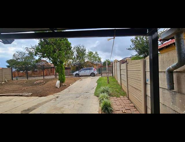 2 BEDROOM HOUSE FOR SALE IN LOTUS GARDENS